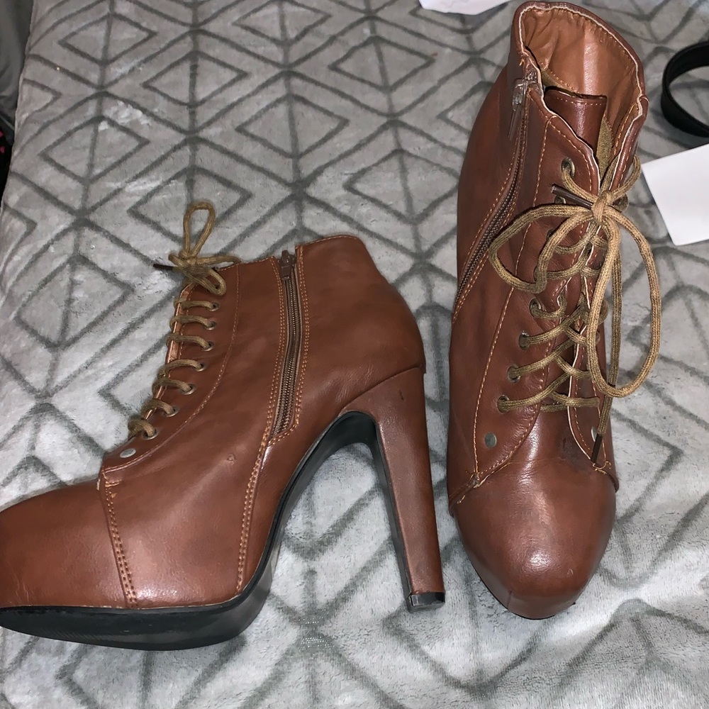 Heeled boots